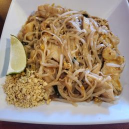 Pad Thai with Chicken Pad Thai with Chicken