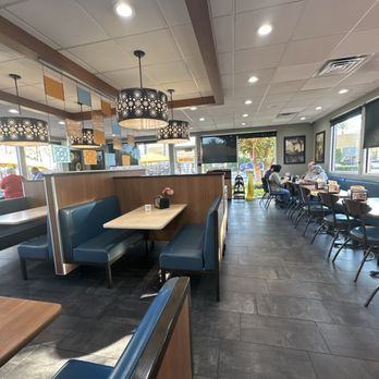 El Pollo Loco - Dining area - Fast Food Near Me - Tustin, California El Pollo Loco - Dining area - Fast Food Near Me - Tustin, California