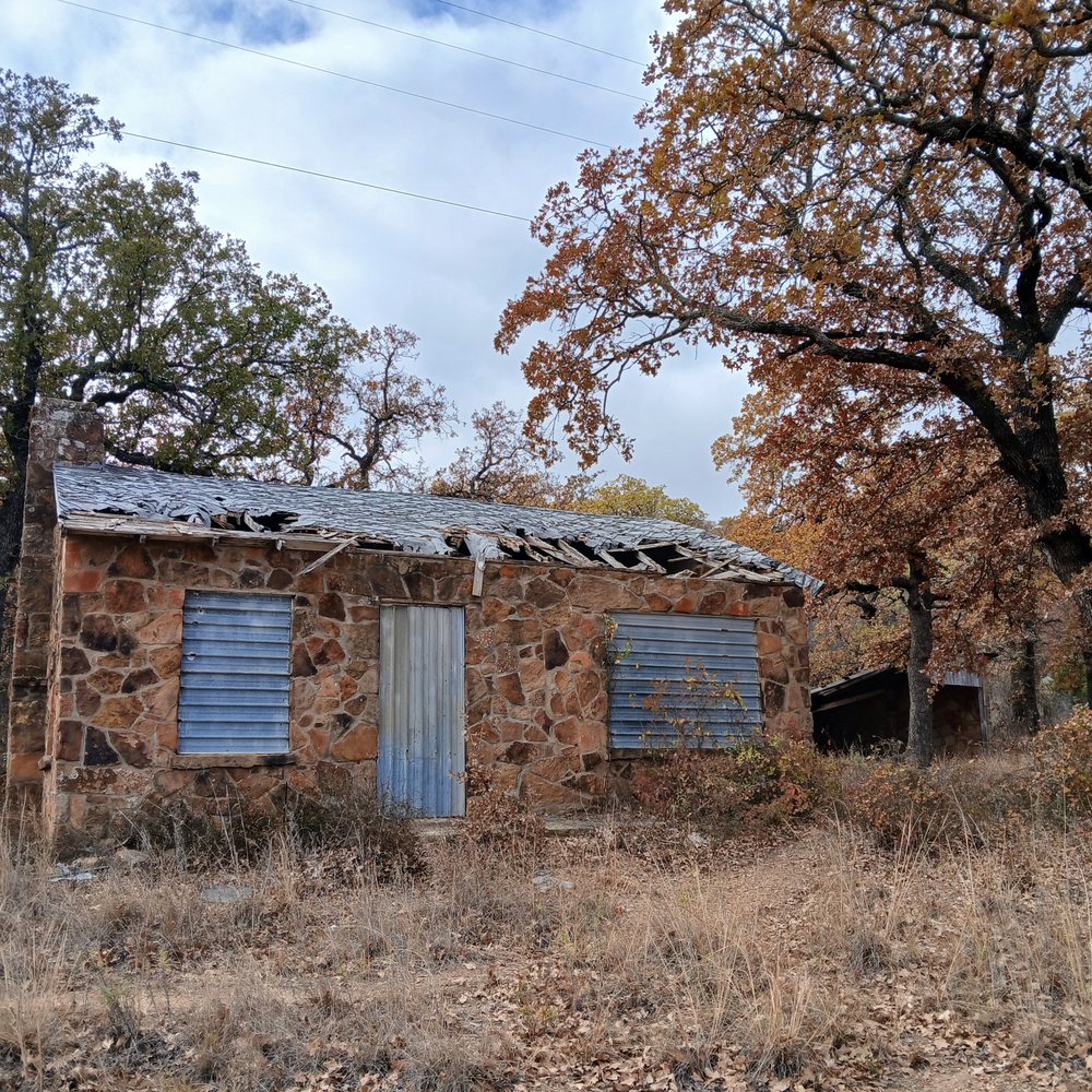 Old Zoo Nature Trails - Decaying Zoo building - Hiking Near Me - TX, Texas Old Zoo Nature Trails - Decaying Zoo building - Hiking Near Me - TX, Texas