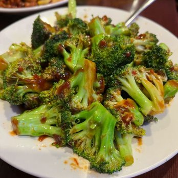 Supreme Restaurant - Broccoli in garlic sauce - Shanghainese Near Me - New York, New York Supreme Restaurant - Broccoli in garlic sauce - Shanghainese Near Me - New York, New York