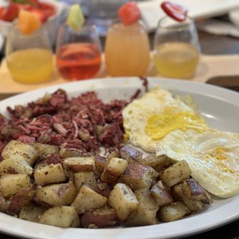 Chad's - Best Corned Beef Hash & Eggs! - Breakfast & Brunch Near Me - Santa Barbara, California