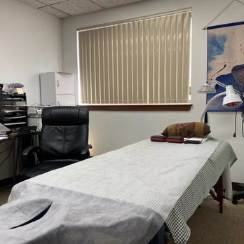 Ling Nature Balance Acupuncture - Ling Nature Balance acupuncture clinic another treatment room - Acupuncture Near Me - Williston Park, New York Ling Nature Balance Acupuncture - Ling Nature Balance acupuncture clinic another treatment room - Acupuncture Near Me - Williston Park, New York