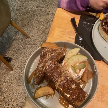 Madame Julia - French Toast tasted like it was made with cake. Wowweewewa!!! - Breakfast & Brunch Near Me - Strasbourg, 67