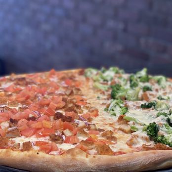 Jerome Pizza - a pizza with broccoli and tomatoes - Pizza Near Me - Bronx, New York Jerome Pizza - a pizza with broccoli and tomatoes - Pizza Near Me - Bronx, New York