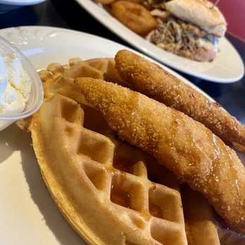 Hummingbird Restaurant - American Near Me - Winfield, Illinois