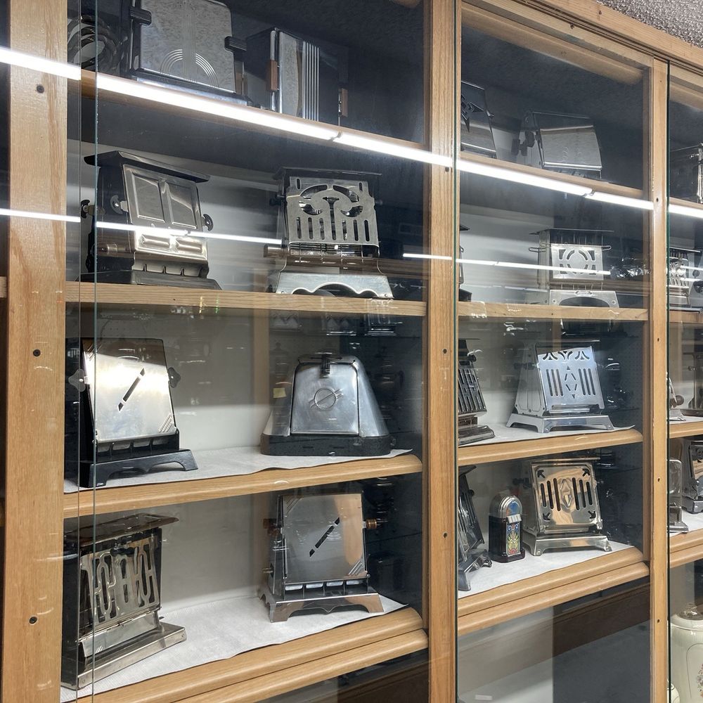 JRs Appliance Museum - TOASTERS! Nice displays - Museums Near Me - Diamond, Missouri JRs Appliance Museum - TOASTERS! Nice displays - Museums Near Me - Diamond, Missouri