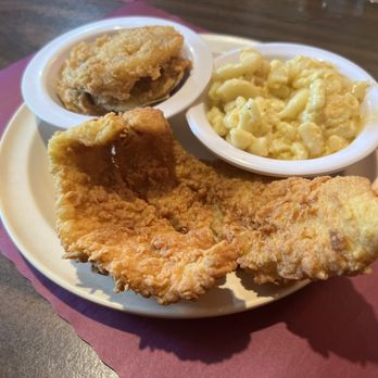 The Front Porch - Flounder w/Mac and cheese and fried green tomatoes - New American Near Me - Richburg, South Carolina The Front Porch - Flounder w/Mac and cheese and fried green tomatoes - New American Near Me - Richburg, South Carolina
