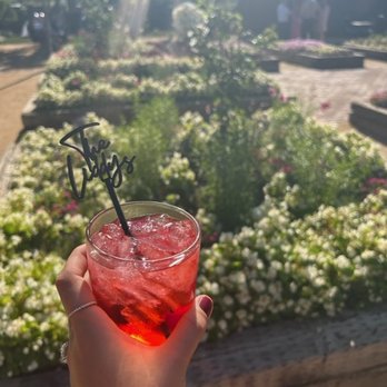 Tre Posti Events & Catering - Cocktail hour in the garden - Caterers Near Me - Saint Helena, California