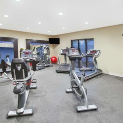 Hampton Inn & Suites Oakwood Village-Cleveland - Health club  fitness center  gym