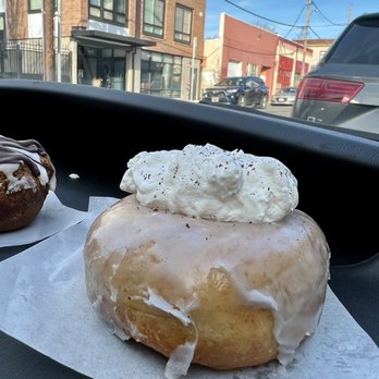 Doe Donuts - Portland Fog - Donuts Near Me - Portland, Oregon