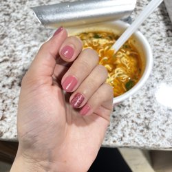 KH Silver Nails - Manicure