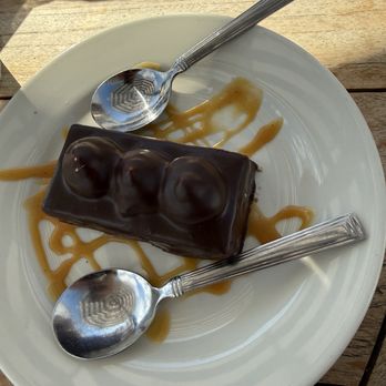 Lincoln Yard - Bumpy cake - Comfort Food Near Me - Birmingham, Michigan
