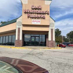Cecil Whittaker's Pizzeria - Outside