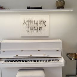 The piano does work, if you were wondering.