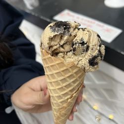 Sweetie's Ice Cream Parlor - A scoop of coffee house cookie ice cream, definitely recommended!!!