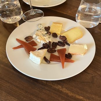 Cenadou Bistrot - Cheese plate - French Near Me - North Salem, New York Cenadou Bistrot - Cheese plate - French Near Me - North Salem, New York