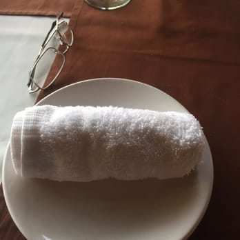 Los Barriles - Nice warm scented towel to clean your hands after dinner. - Seafood Near Me - Cabo San Lucas, BCS Los Barriles - Nice warm scented towel to clean your hands after dinner. - Seafood Near Me - Cabo San Lucas, BCS