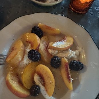 La Lucha - Peach salad - Seafood Near Me - Houston, Texas La Lucha - Peach salad - Seafood Near Me - Houston, Texas