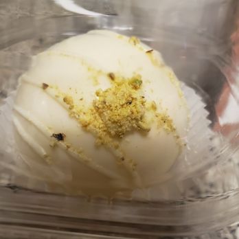 Treat Ur Self - Cinnamon, white chocolate,  a couple of other ingredients what more do I need to say. The proof is in the taste. - Desserts Near Me