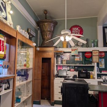 Mikes On Main Street - American Near Me - Hendersonville, North Carolina