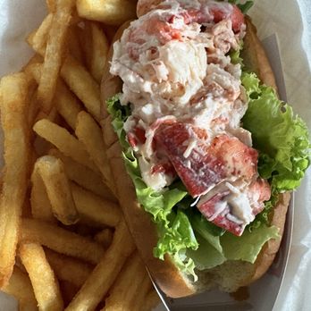 Goldenrod Restaurant Drive-In - Lobster roll - Ice Cream & Frozen Yogurt Near Me - Manchester, New Hampshire Goldenrod Restaurant Drive-In - Lobster roll - Ice Cream & Frozen Yogurt Near Me - Manchester, New Hampshire