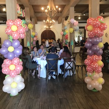 Balloon Craft - Floral columns framing the entrance. - Balloon Services Near Me Balloon Craft - Floral columns framing the entrance. - Balloon Services Near Me
