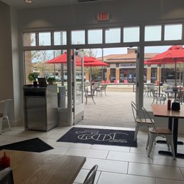 I door and outdoor seating. Great courtyard for little kids.