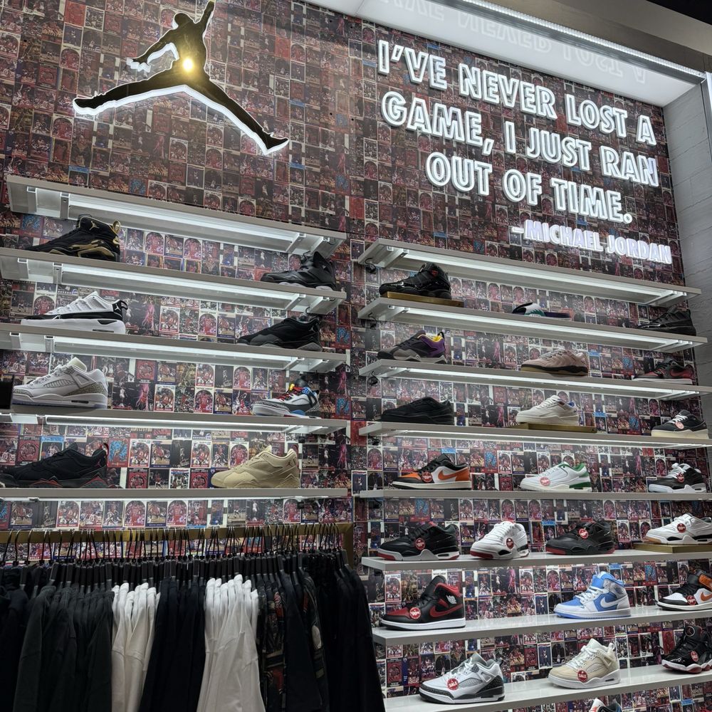 Shoe Palace - Interior - Shoe Stores Near Me - Torrance, California Shoe Palace - Interior - Shoe Stores Near Me - Torrance, California