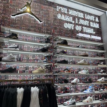 Shoe Palace - Interior - Shoe Stores Near Me - Torrance, California Shoe Palace - Interior - Shoe Stores Near Me - Torrance, California