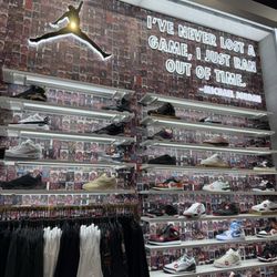 Shoe Palace - Interior