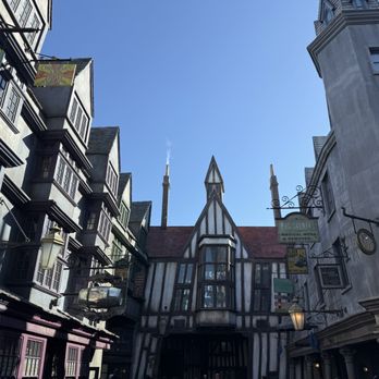 Universal Orlando- Hard Rock Hotel - Harry Potter villagae - Hotels Near Me - Orlando, Florida Universal Orlando- Hard Rock Hotel - Harry Potter villagae - Hotels Near Me - Orlando, Florida