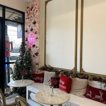 Rocheli Patisserie - Bakeries Near Me - Austin, Texas