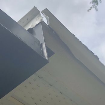Atlas Pools - Looks like the soffit edging got in the way of my Gutter Install. Courtesy of Sunshine Screen Enclosures. - Pool & Hot Tub Service Near Me - Oviedo, Florida Atlas Pools - Looks like the soffit edging got in the way of my Gutter Install. Courtesy of Sunshine Screen Enclosures. - Pool & Hot Tub Service Near Me - Oviedo, Florida