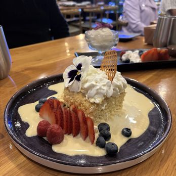 Ayawaska RestoBar- Petaluma - Très leches cake - Peruvian Near Me - Petaluma, California