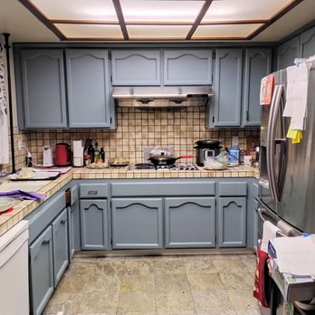 Zest 4 construction - BEFORE - Old fluorescent lites, ceramic tile countertop, old backsplash - General Contractors Near Me