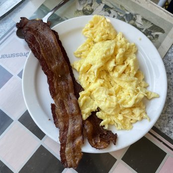 Buddy's Diner - Bacon 2 Eggs - Diners Near Me - Eugene, Oregon