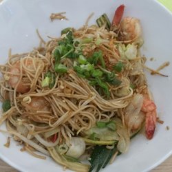 Pagoda Wok Restaurant - Wok crevettes légumes et nouilles.