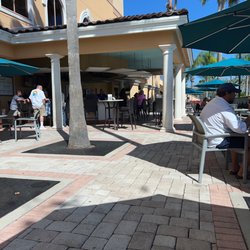 Cat-Tails Pool Bar & Grille - 100% Outdoor cafe