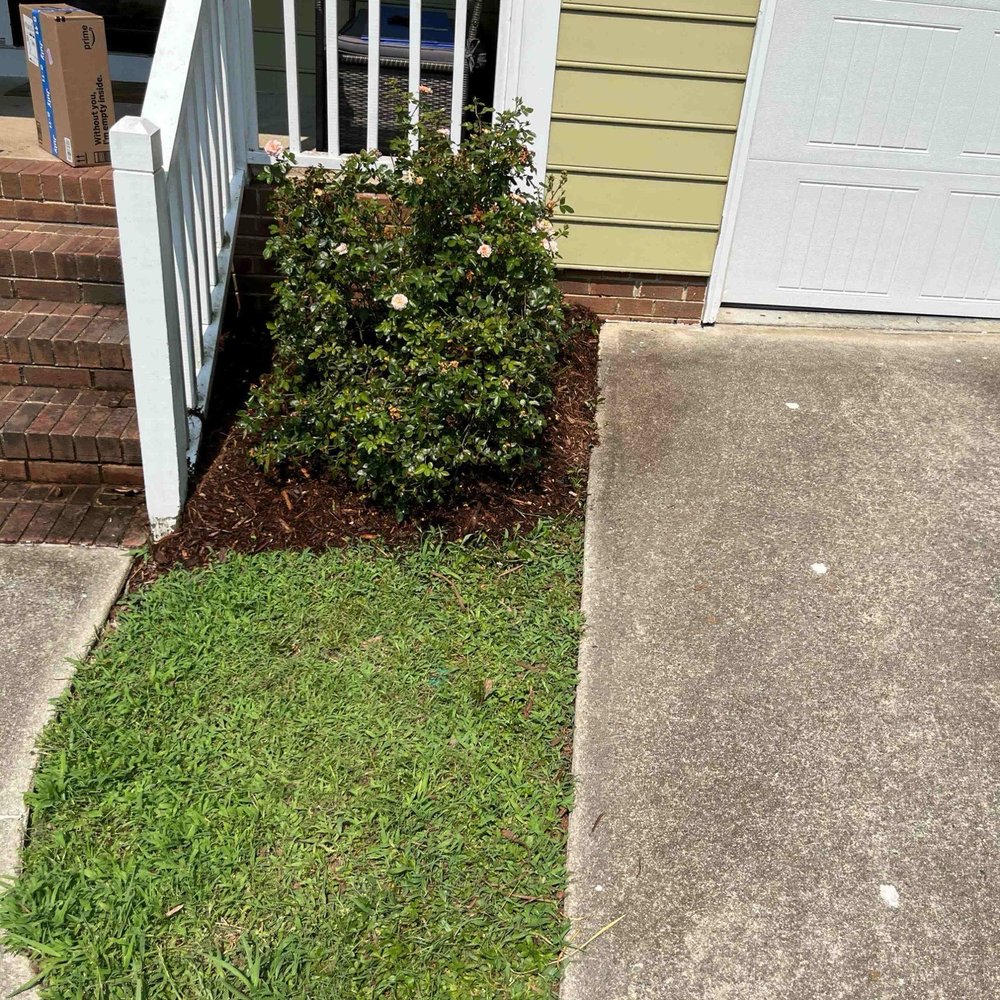 Dodats Landscaping - Spread mulch - Landscaping Near Me Dodats Landscaping - Spread mulch - Landscaping Near Me