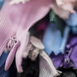 Artisan Stitch - How to sew a zip - learn how to sew in a zip.