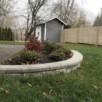 New View Landscaping - Wooden fence, planter with junior Allan block - Abbotsford - Landscaping Near Me - Richmond, British Columbia New View Landscaping - Wooden fence, planter with junior Allan block - Abbotsford - Landscaping Near Me - Richmond, British Columbia