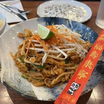Lungo Thai Eatery - Pad Thai - Breakfast & Brunch Near Me - Mountain View, California Lungo Thai Eatery - Pad Thai - Breakfast & Brunch Near Me - Mountain View, California