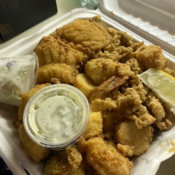 Spanky's Clam Shack - Spanky's Fried Seafood Combo - Seafood Near Me - Hyannis, Massachusetts Spanky's Clam Shack - Spanky's Fried Seafood Combo - Seafood Near Me - Hyannis, Massachusetts