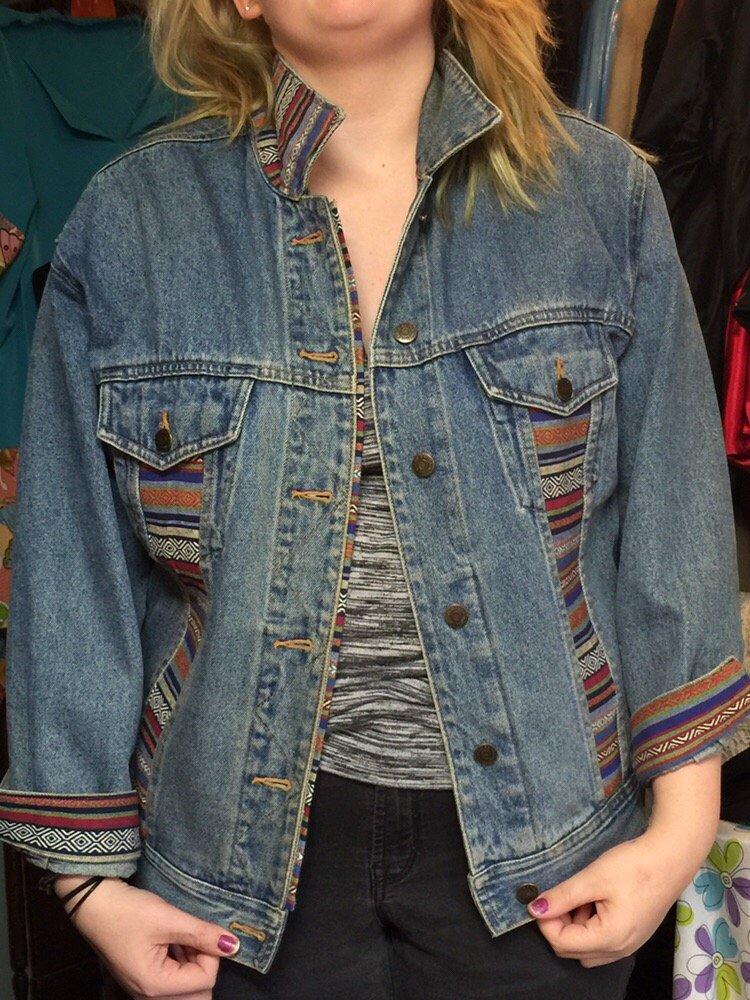 THE VILLAGE SEAMSTRESS Updated May 2024 441 N 3rd St, Hamilton