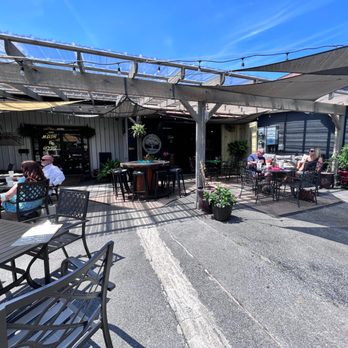 The Press - Chill brunch vibes - Wine Bars Near Me - Cleveland, Tennessee