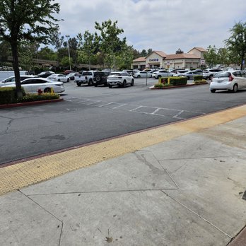 Vons - Parking lot - Grocery Near Me - Stevenson Ranch, California