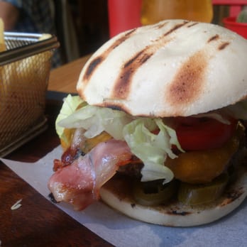 Tate's - Menú alonso con burguer mejicana...  Lo malo el pan, no tiene la consistencia para aguantar la salsa... - Burgers Near Me - Madrid, M