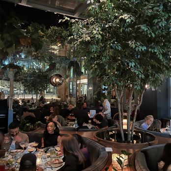 Quality Bistro - Main dining room on Thanksgiving - French Near Me - New York, New York Quality Bistro - Main dining room on Thanksgiving - French Near Me - New York, New York