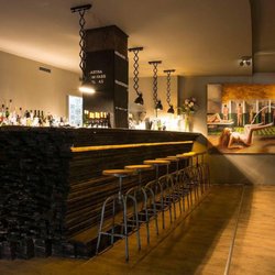 Badhaus Bar - Urbane, stylishe Bar in der Wiesbadener Altstadt. Cocktails, Highballs, Mules, Longdrinks, große Gin-Auswahl