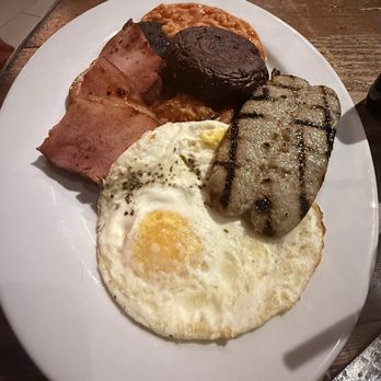 Bear & Crown - Full English breakfast without potatoes - Pubs Near Me - Sacramento, California